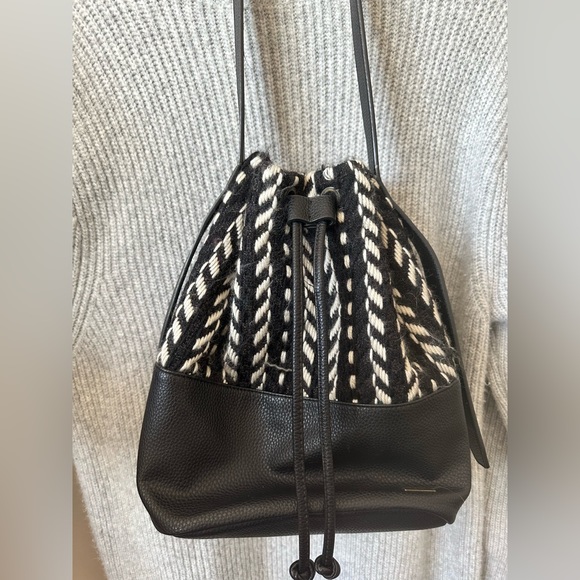 Roxy draw string bag 🖤🤍 - Picture 1 of 2